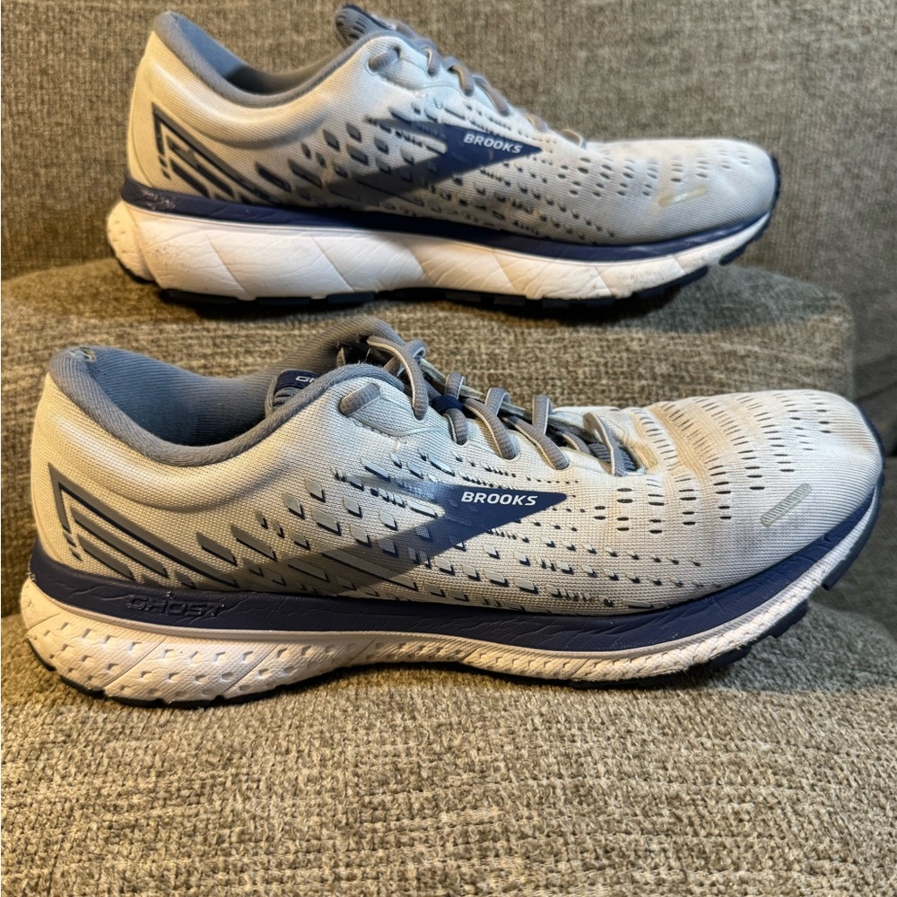 Brooks Ghost 13 Men’s  Gray and Navy Running Shoes Size 11